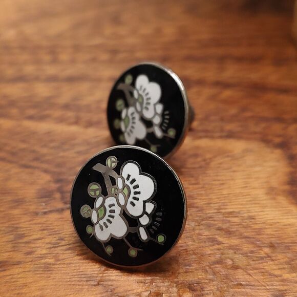 Vintage Japanese Cloisonne Enamel White Flowers Screw Back Earrings - Picture 7 of 8